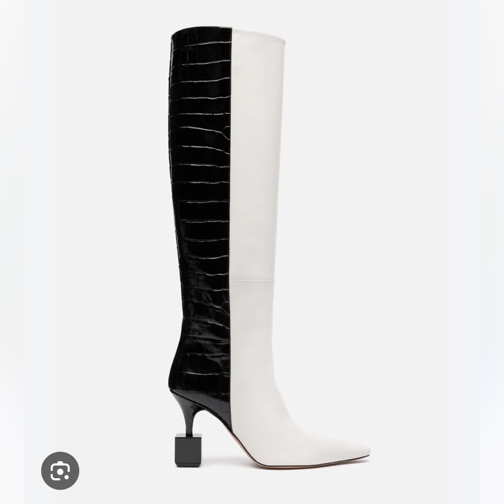 Jacquemus Bisou Bisou Two-Tone Heeled Boots in Black and White